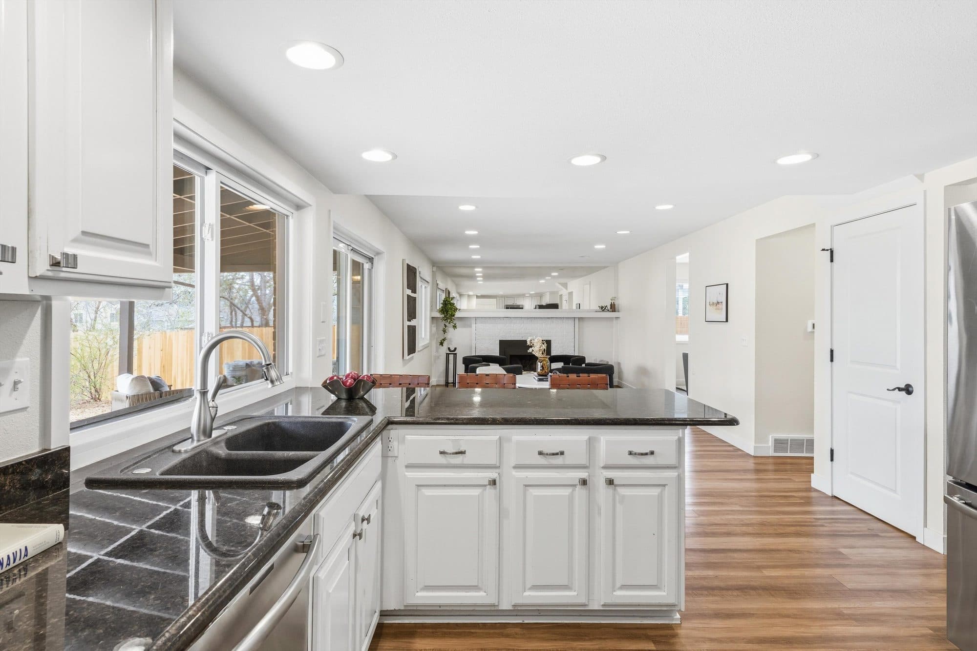 4744 Essex Ct — photo 6 of 10